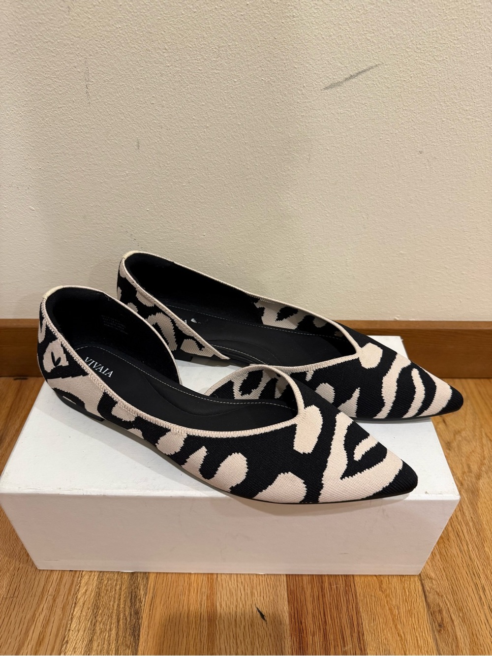 VIVAIA Melia 2.0 pointed toe flats Size 42 (worn Once)